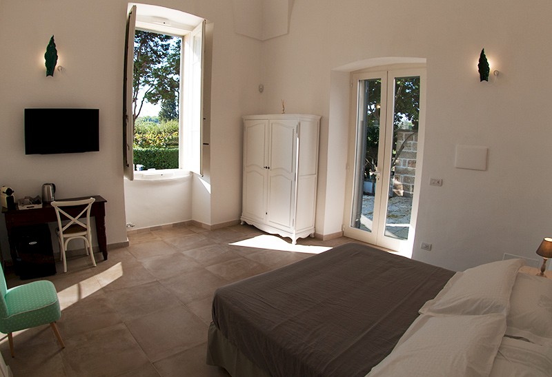 Bed and breakfast in a masseria with pool in Lecce Agave room